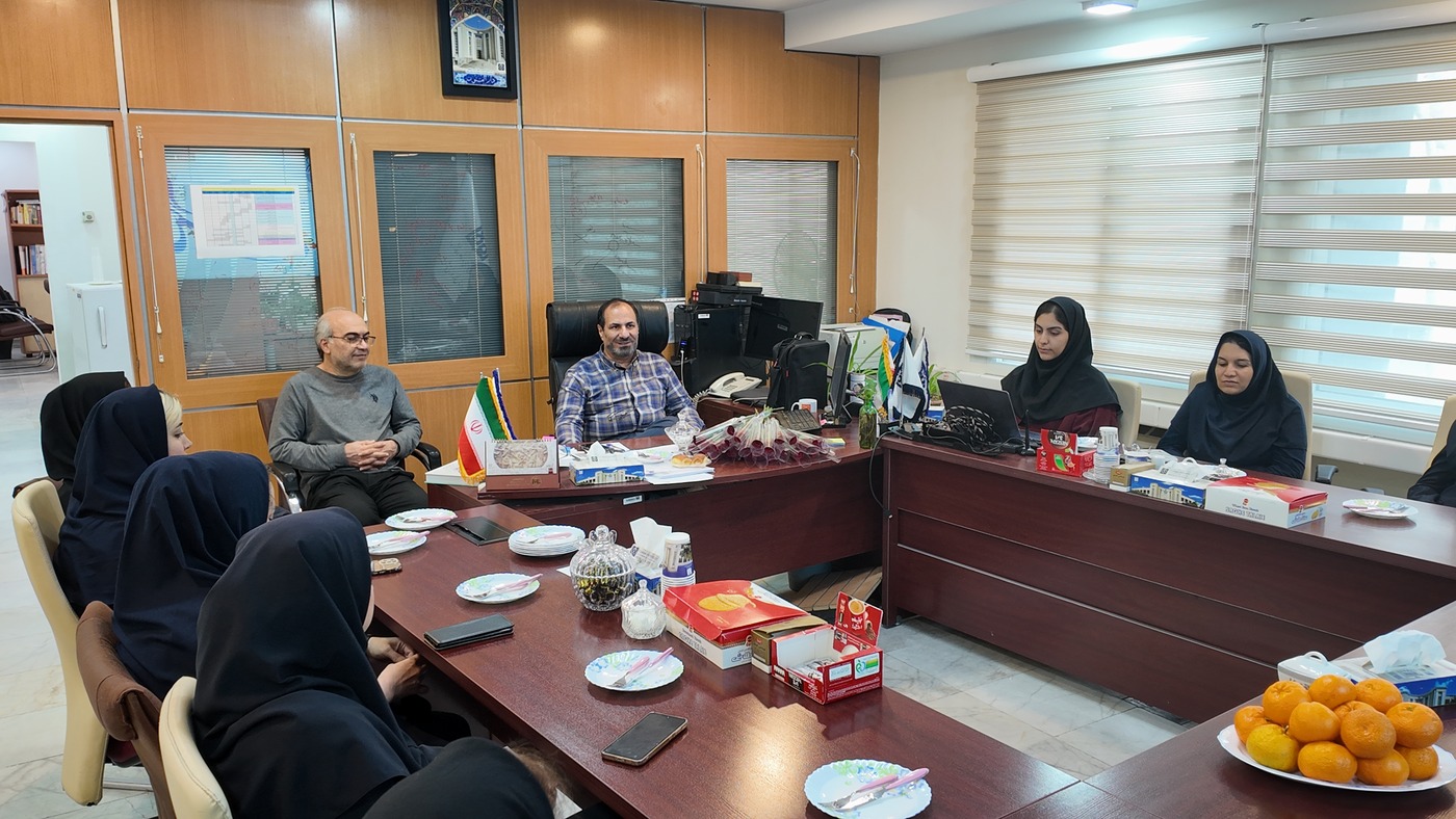 برگزاری جلسه نکوداشت و تقدیر از بانوان شاغل در مرکز فناوری اطلاعات و تحلیل داده دانشگاه